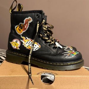 Dr. Martens Kids Size US 2 / EU 33 Patch J Romario